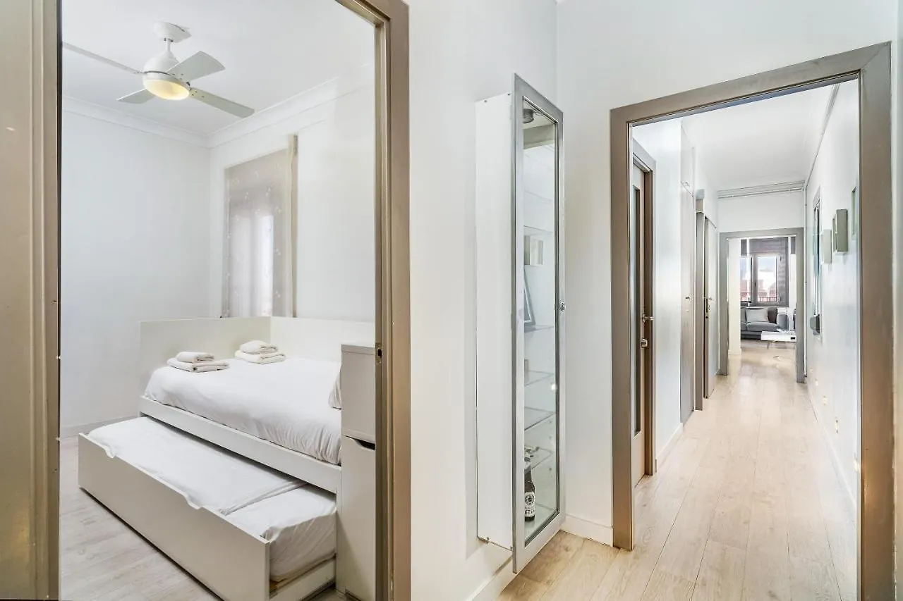 Stunning 2-Bedroom Apartment With Two Terraces Barcelona 0*,  Hiszpania